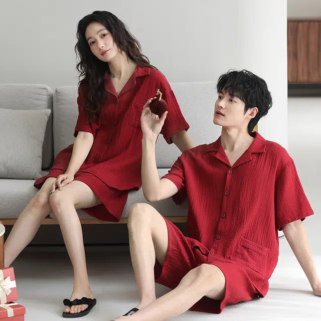夏芬妍 休闲舒适纯色双层纱婴儿棉翻领开衫家居服柔软亲肤可外穿短袖短裤睡衣套装 男女同款 红色