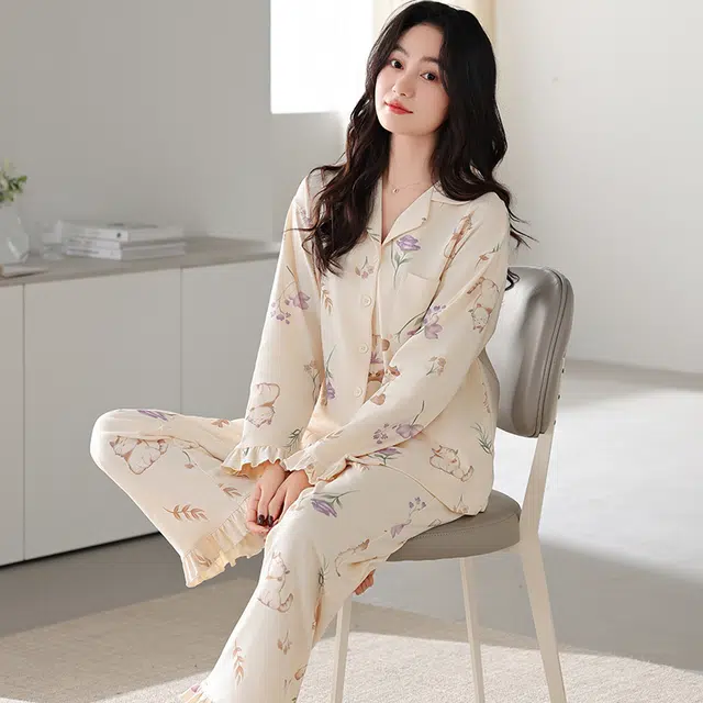 夏芬妍 休闲舒适简约高级感猫咪花朵叶子经典翻领开衫家居服宽松柔软亲肤长袖长裤可外穿睡衣套装 女款 杏色