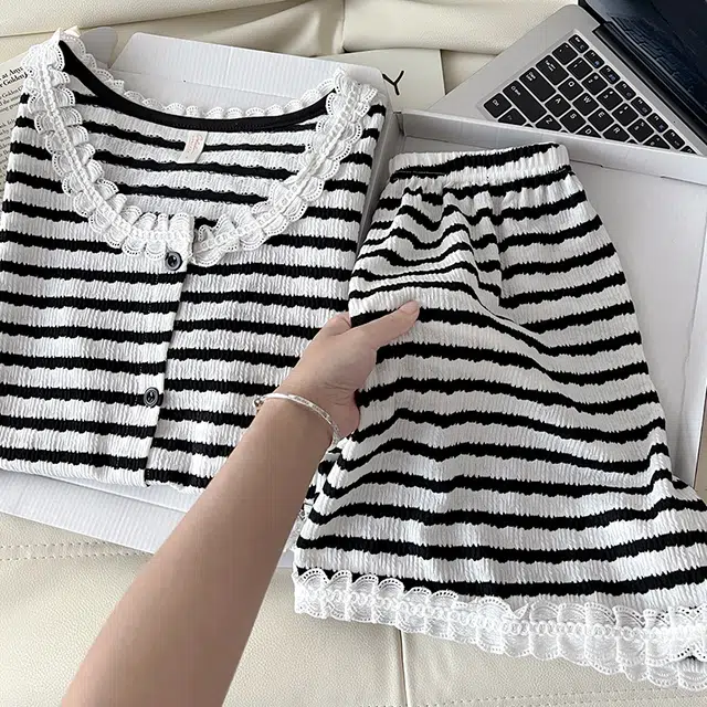 夏芬妍 时尚百搭经典条纹圆领开衫家居服舒适亲肤休闲短袖短裤可外穿睡衣套装 女款 黑色