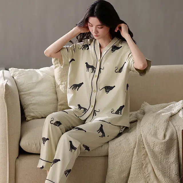 夏芬妍 时尚简约亲肤黑豹满印纯棉带胸垫开衫家居服舒适休闲短袖和服三件套可外穿睡衣套装 女款 绿色