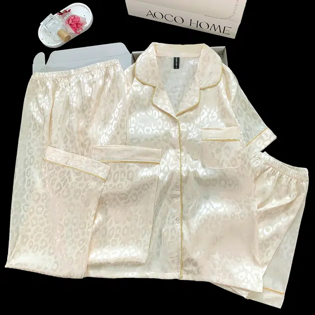 夏芬妍 简约休闲高级感豹纹冰丝翻领带胸垫家居服舒适亲肤宽松短袖三件套可外穿睡衣套装 女款 杏色