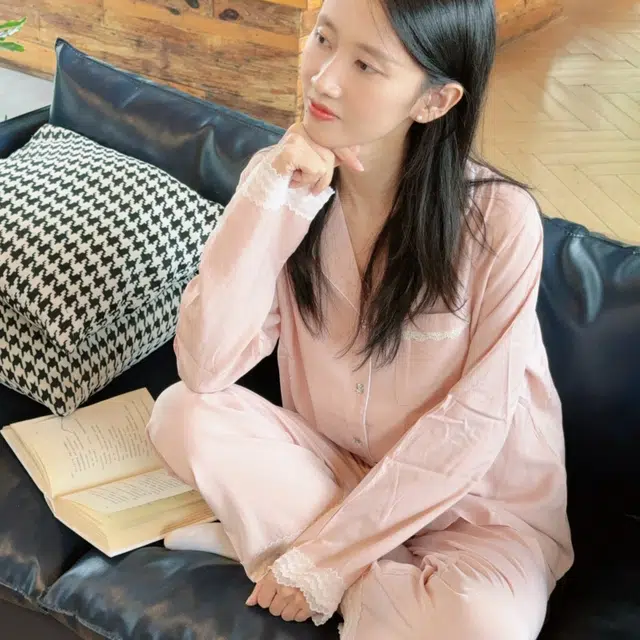 夏芬妍 高级感舒适小方格甜美气质吊带蕾丝边纯色翻领时尚休闲可外穿四件套家居服睡衣礼盒 女款 珊瑚粉