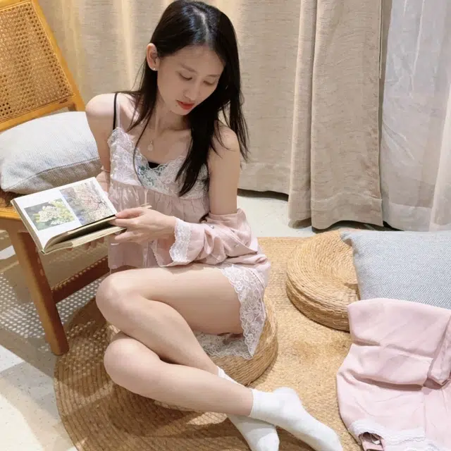 夏芬妍 高级感舒适小方格甜美气质吊带蕾丝边纯色翻领时尚休闲可外穿四件套家居服睡衣礼盒 女款 珊瑚粉