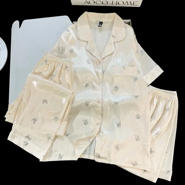夏芬妍 简约休闲高级感蝴蝶冰丝翻领带胸垫家居服舒适亲肤宽松短袖三件套可外穿睡衣套装 女款 杏色