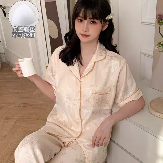 夏芬妍 简约高级感国风提花冰丝舒适亲肤宽松短袖三件套翻领带胸垫休闲可外穿家居服睡衣套装 女款