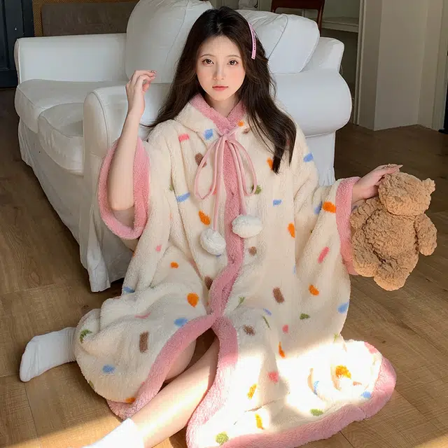 夏芬妍 柔软亲肤时尚彩点卡通连帽保暖长袖可外穿睡袍 女款 粉白色
