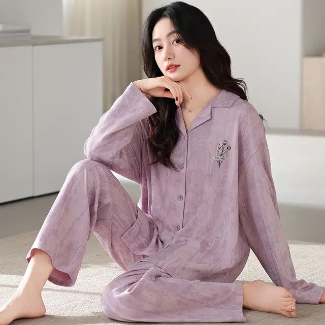 夏芬妍 休闲舒适简约高级感花朵刺绣经典翻领开衫家居服宽松柔软亲肤长袖长裤可外穿睡衣套装 女款 紫色