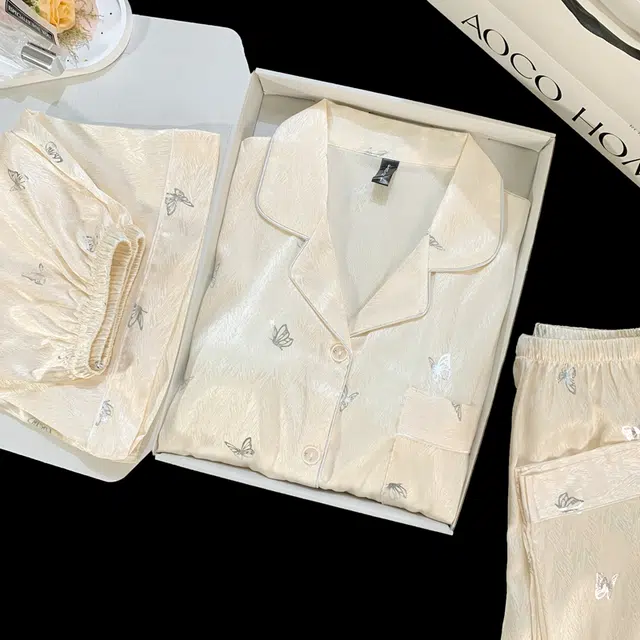 夏芬妍 简约休闲高级感蝴蝶冰丝翻领带胸垫家居服舒适亲肤宽松短袖三件套可外穿睡衣套装 女款 杏色