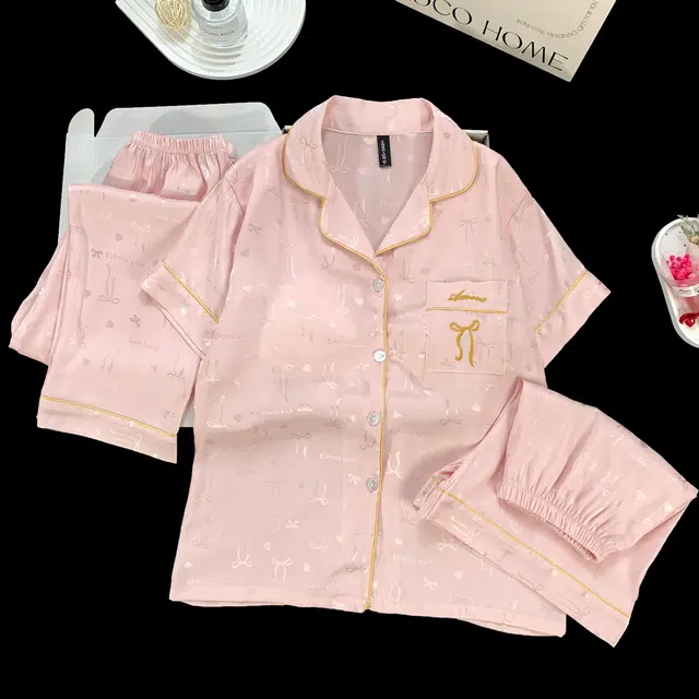 夏芬妍 简约休闲高级感蝴蝶结冰丝翻领带胸垫家居服舒适亲肤宽松短袖三件套可外穿睡衣套装 女款 粉色