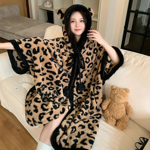 夏芬妍 柔软亲肤时尚豹纹卡通连帽珊瑚绒家居服睡衣加厚保暖长袖可外穿秋冬款睡袍 女款 棕色