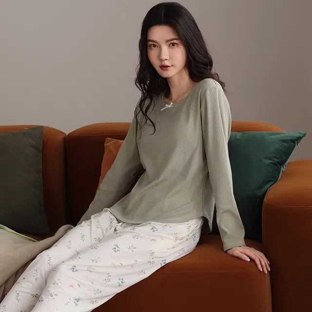夏芬妍 时尚简约亲肤蝴蝶结叶子纯棉螺纹带胸垫圆领套头家居服舒适休闲长袖长裤可外穿春秋款睡衣套装 女款 绿杏色