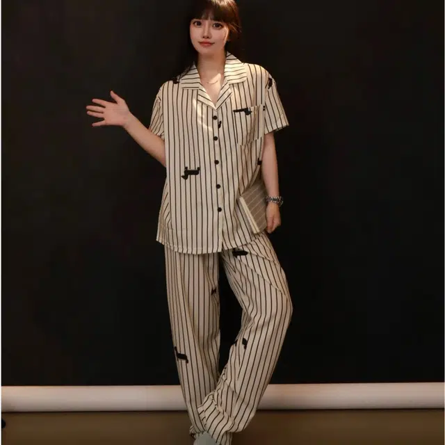 夏芬妍 休闲条纹腊肠狗冰丝翻领舒适亲肤宽松凉感短袖三件套时尚简约带胸垫可外穿家居服睡衣套装 女款