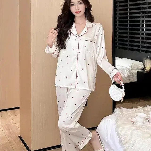 夏芬妍 简约休闲高级感爱心满印翻领家居服舒适亲肤长袖长裤可外穿睡衣套装 女款 白色