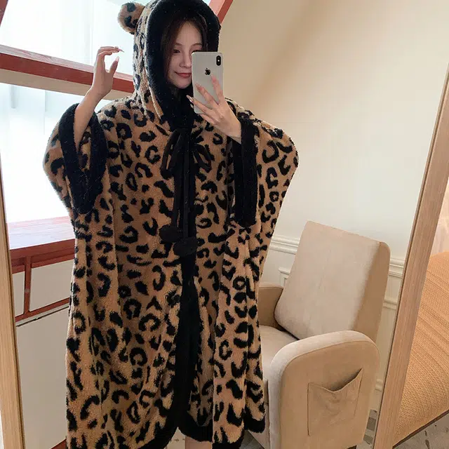 夏芬妍 柔软亲肤时尚豹纹卡通连帽珊瑚绒家居服睡衣加厚保暖长袖可外穿秋冬款睡袍 女款 棕色