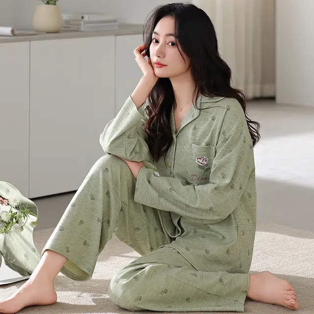 夏芬妍 休闲舒适简约高级感花朵满印经典翻领开衫家居服宽松柔软亲肤长袖长裤可外穿睡衣套装 女款 绿色