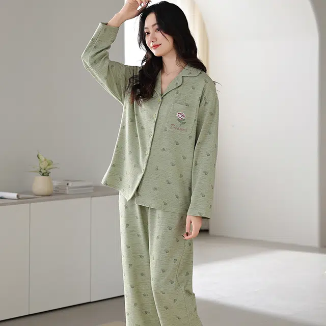 夏芬妍 休闲舒适简约高级感花朵满印经典翻领开衫家居服宽松柔软亲肤长袖长裤可外穿睡衣套装 女款 绿色