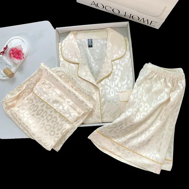 夏芬妍 简约休闲高级感豹纹冰丝翻领带胸垫家居服舒适亲肤宽松短袖三件套可外穿睡衣套装 女款 杏色