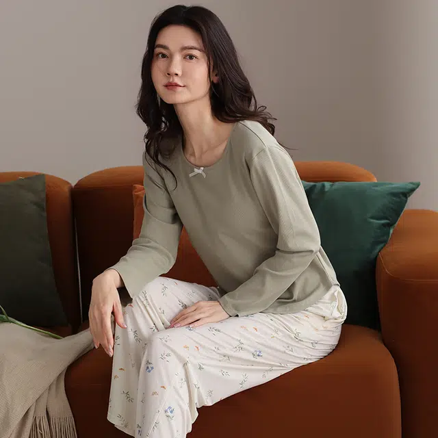 夏芬妍 时尚简约亲肤蝴蝶结叶子纯棉螺纹带胸垫圆领套头家居服舒适休闲长袖长裤可外穿春秋款睡衣套装 女款 绿杏色