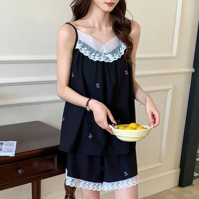 夏芬妍 甜美可爱少女风蕾丝小樱桃吊带家居服舒适柔软休闲带胸垫可外穿无袖三分裤睡衣套装 女款