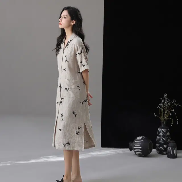 夏芬妍 时尚轻盈舒适柔软侘寂风金鱼满印圆领婴儿棉双层纱睡衣家居服休闲亲肤宽松长袖可外穿睡裙 女款 灰色