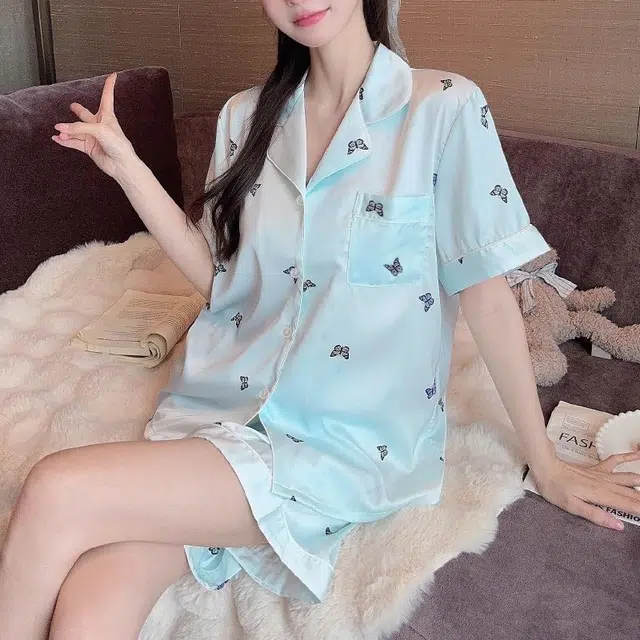 夏芬妍 裸感丝滑舒适柔软蝴蝶翻领冰丝短袖三件套简约可外穿家居服睡衣套装 女款 碎冰蓝