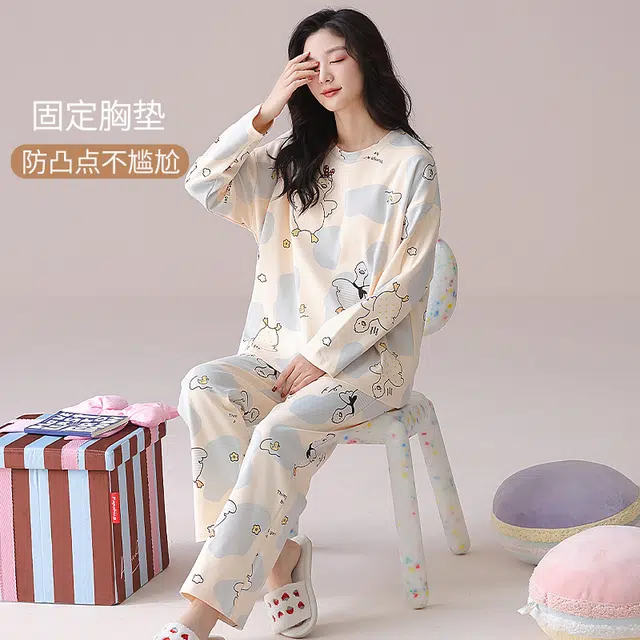 夏芬妍 时尚简约休闲快乐鸭鸭满印带胸垫圆领亲肤舒适长袖长裤可外穿睡衣套装 女款 杏色