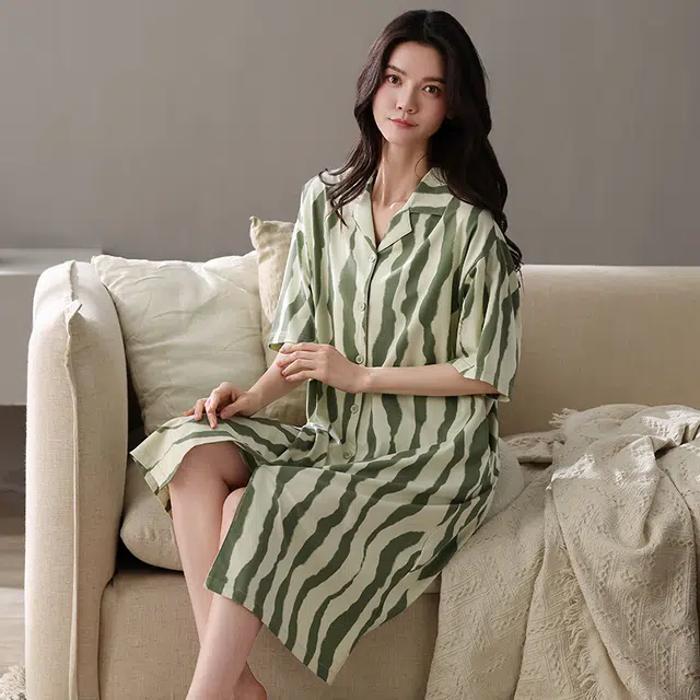 夏芬妍 简约亲肤不规则条纹纯棉开衫家居服舒适休闲短袖翻领时尚可外穿睡裙 女款 绿色