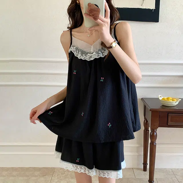 夏芬妍 甜美可爱少女风蕾丝小樱桃吊带家居服舒适柔软休闲带胸垫可外穿无袖三分裤睡衣套装 女款
