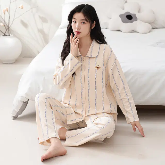 夏芬妍 舒适柔软小兔条纹翻领带胸垫纯棉开衫家居服保暖亲肤大码长袖长裤可外穿睡衣礼盒 女款 杏色