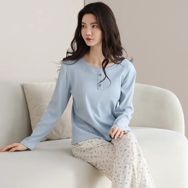 夏芬妍 时尚简约亲肤纽扣碎花纯棉螺纹带胸垫圆领套头家居服舒适休闲长袖长裤可外穿春秋款睡衣套装 女款 蓝白色