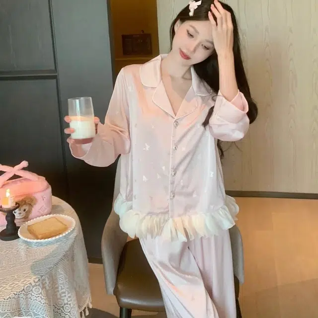 夏芬妍  高级感甜美风蝴蝶提花舒适凉感翻领家居服长袖长裤花瓣边可外穿睡衣套装 女款