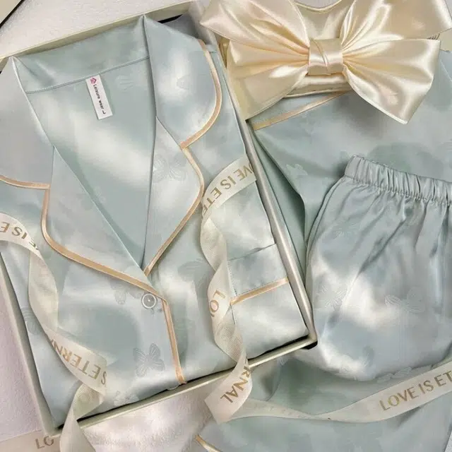 夏芬妍 甜美休闲高级感蝴蝶满印冰丝翻领家居服舒适亲肤宽松短袖三件套可外穿睡衣套装 女款