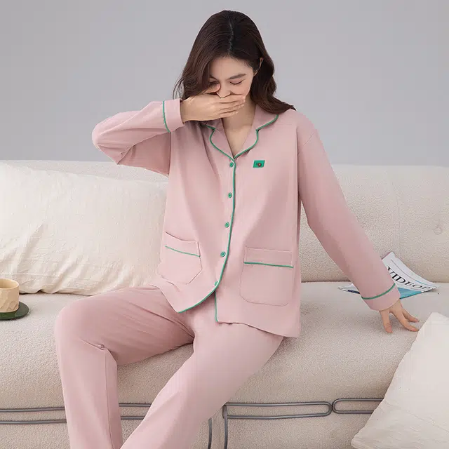 夏芬妍 简约优雅舒适撞色贴袋翻领带胸垫开衫家居服休闲宽松亲肤长袖长裤可外穿睡衣套装 女款 雾粉色