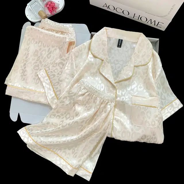 夏芬妍 简约休闲高级感豹纹冰丝翻领带胸垫家居服舒适亲肤宽松短袖三件套可外穿睡衣套装 女款 杏色