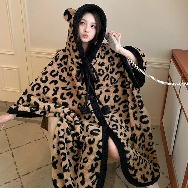 夏芬妍 柔软亲肤时尚豹纹卡通连帽珊瑚绒家居服睡衣加厚保暖长袖可外穿秋冬款睡袍 女款 棕色