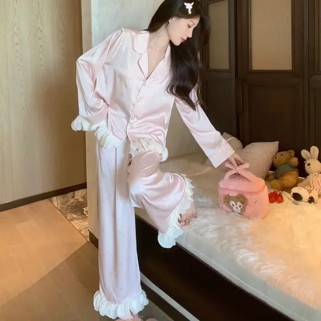 夏芬妍  高级感甜美风蝴蝶提花舒适凉感翻领家居服长袖长裤花瓣边可外穿睡衣套装 女款
