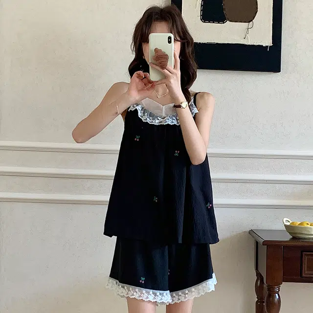 夏芬妍 甜美可爱少女风蕾丝小樱桃吊带家居服舒适柔软休闲带胸垫可外穿无袖三分裤睡衣套装 女款