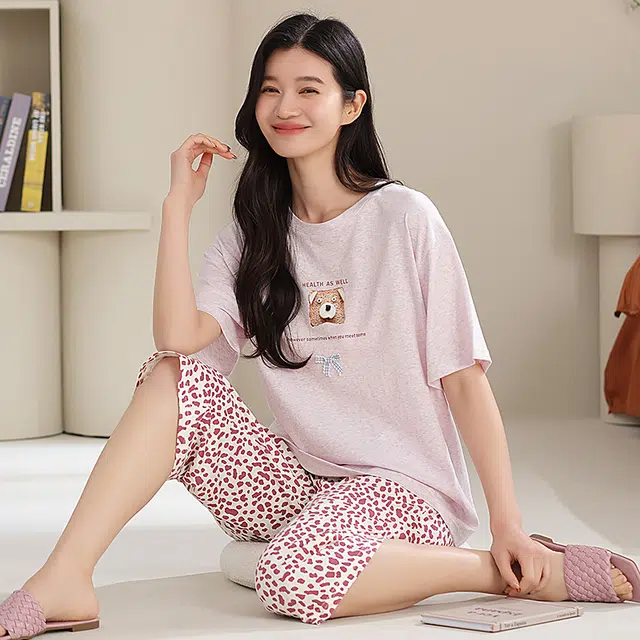 夏芬妍 简约大方柔软经典豹纹圆领家居服亲肤休闲舒适短袖七分裤可外穿睡衣套装 女款 紫粉色