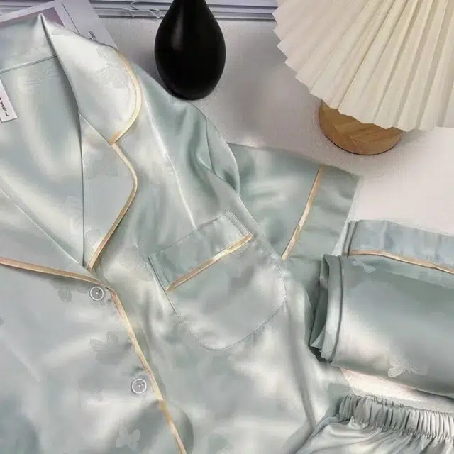 夏芬妍 甜美休闲高级感蝴蝶满印冰丝翻领家居服舒适亲肤宽松短袖三件套可外穿睡衣套装 女款