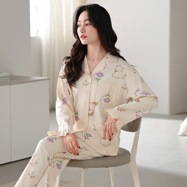夏芬妍 休闲舒适简约高级感猫咪花朵叶子经典翻领开衫家居服宽松柔软亲肤长袖长裤可外穿睡衣套装 女款 杏色