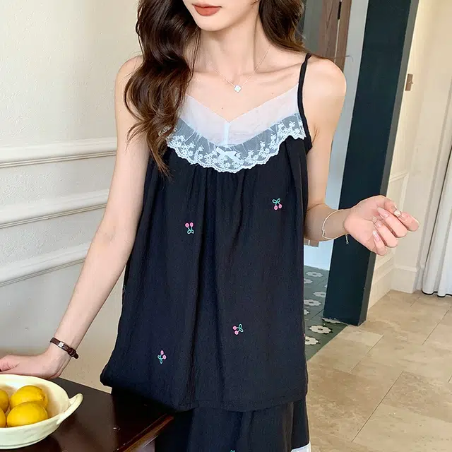夏芬妍 甜美可爱少女风蕾丝小樱桃吊带家居服舒适柔软休闲带胸垫可外穿无袖三分裤睡衣套装 女款