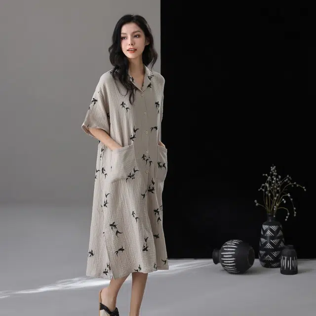 夏芬妍 时尚轻盈舒适柔软侘寂风金鱼满印圆领婴儿棉双层纱睡衣家居服休闲亲肤宽松长袖可外穿睡裙 女款 灰色