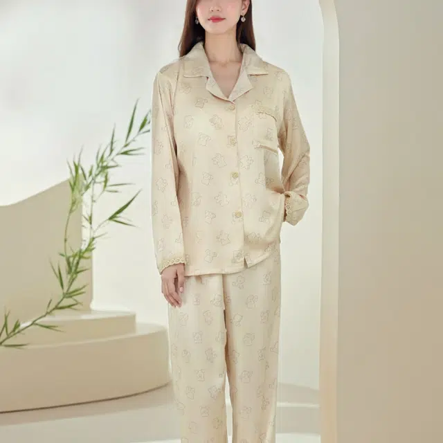 夏芬妍 时尚甜美小熊提花冰丝带胸垫翻领家居服简约休闲舒适亲肤宽松长袖长裤可外穿睡衣套装 女款 卡其色