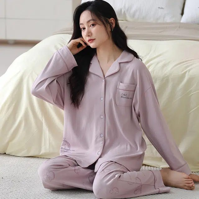 夏芬妍 休闲舒适简约高级感草莓字母印花经典翻领开衫家居服宽松柔软亲肤长袖长裤可外穿睡衣套装 女款 紫色