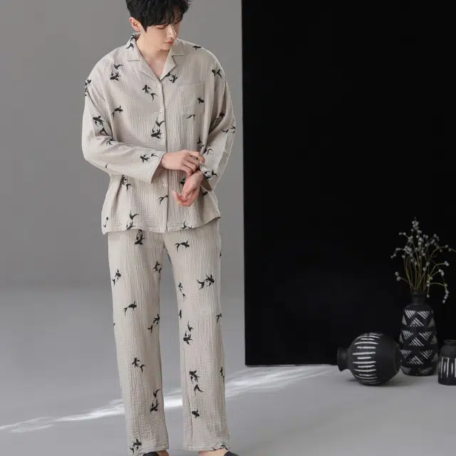 夏芬妍 时尚轻盈舒适柔软侘寂风金鱼满印圆领婴儿棉双层纱家居服休闲亲肤宽松长袖长裤可外穿睡衣套装 男款 灰色