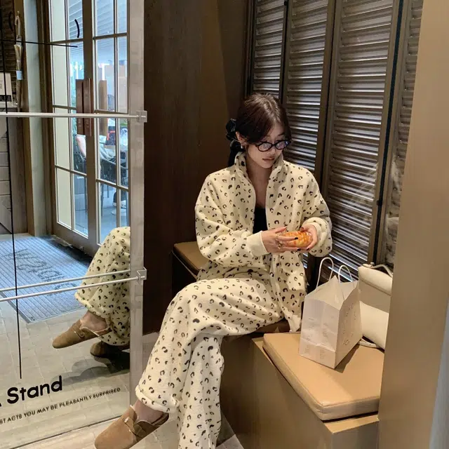 夏芬妍 时尚百搭经典豹纹立领开衫家居服亲肤休闲舒适长袖长裤可外穿睡衣套装 女款 杏色