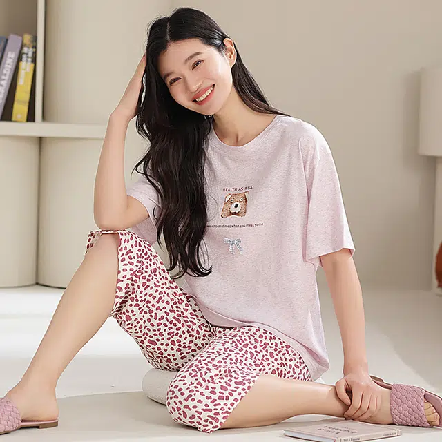 夏芬妍 简约大方柔软经典豹纹圆领家居服亲肤休闲舒适短袖七分裤可外穿睡衣套装 女款 紫粉色