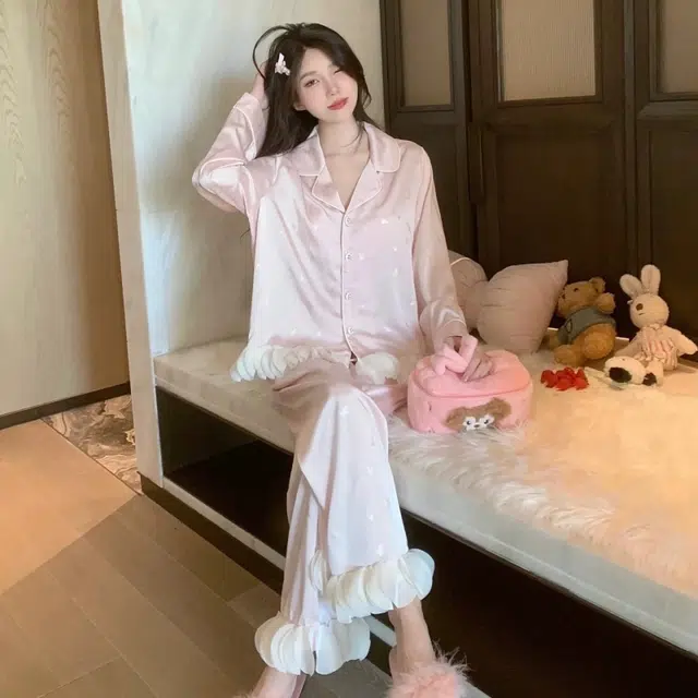 夏芬妍  高级感甜美风蝴蝶提花舒适凉感翻领家居服长袖长裤花瓣边可外穿睡衣套装 女款