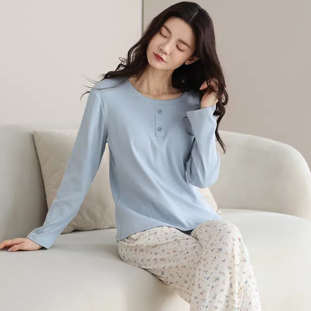 夏芬妍 时尚简约亲肤纽扣碎花纯棉螺纹带胸垫圆领套头家居服舒适休闲长袖长裤可外穿春秋款睡衣套装 女款 蓝白色