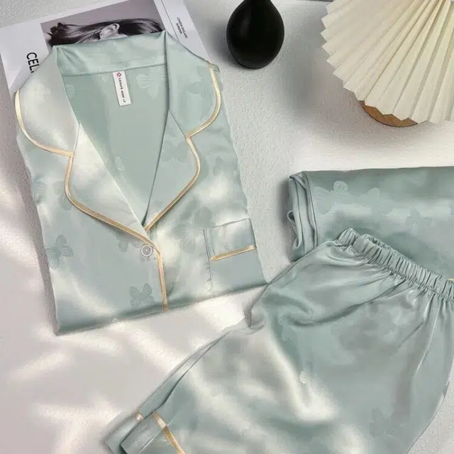 夏芬妍 甜美休闲高级感蝴蝶满印冰丝翻领家居服舒适亲肤宽松短袖三件套可外穿睡衣套装 女款